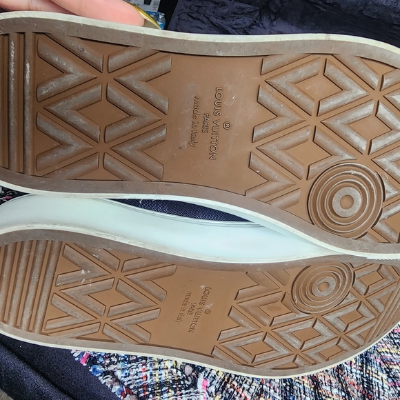 SOLD Authentic Louis Vuitton sneakers - Picture 14 of 15